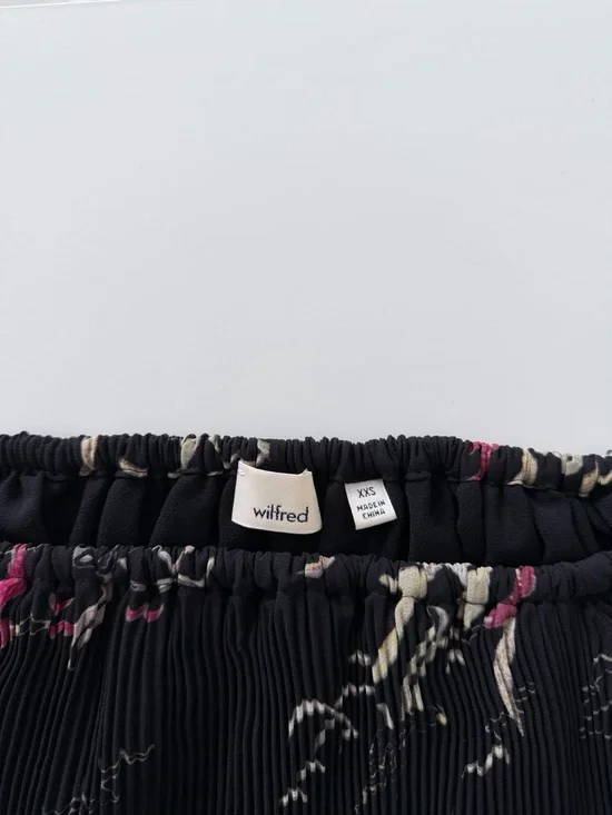 Aritzia Wilfred Black Pleated Sheer Bird Turtle Print Off Shoulder Top Size XXS - Picture 6 of 11